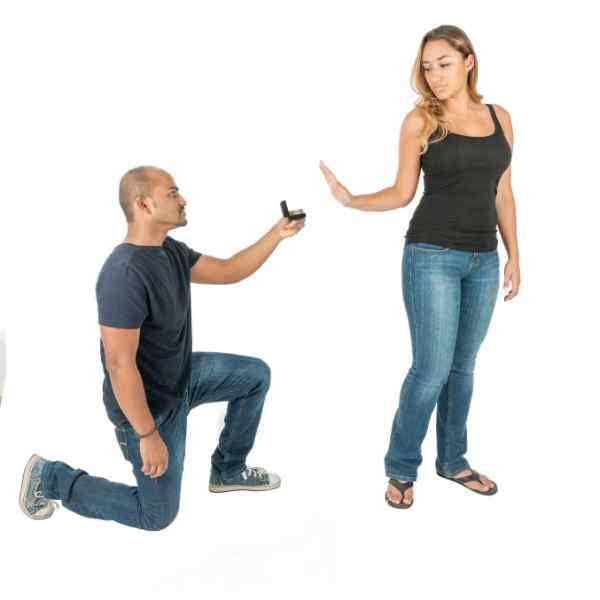 femeie-care-respinge-cererea-in-casatorie